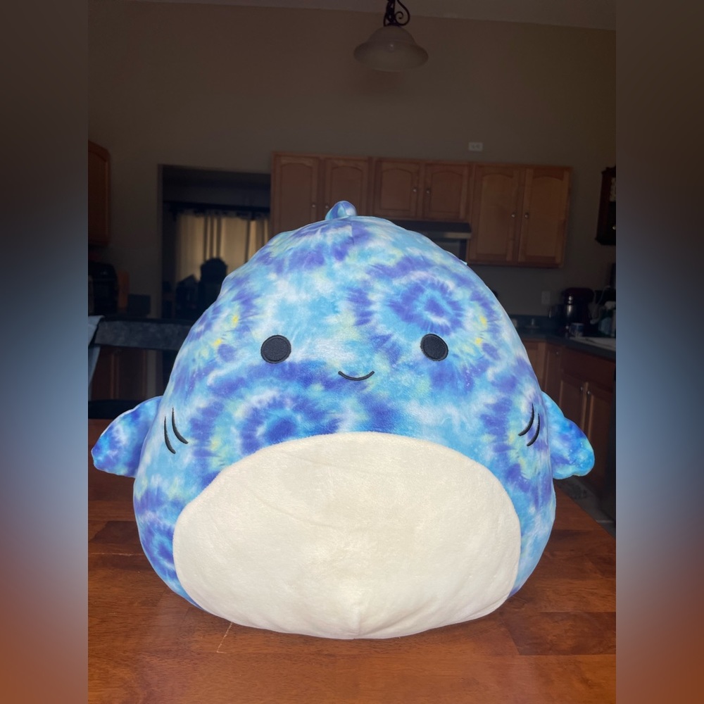 Squishmallow 18” - Luther the Shark